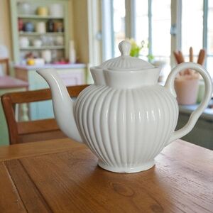 Peppertree Teapot,  Ivory Teapot